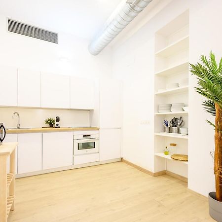 Modern 3 Bedroom, City Center With Patio & High Ceilings By 10Tosea Málaga Eksteriør bilde