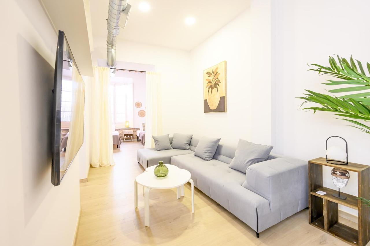 Modern 3 Bedroom, City Center With Patio & High Ceilings By 10Tosea Málaga Eksteriør bilde