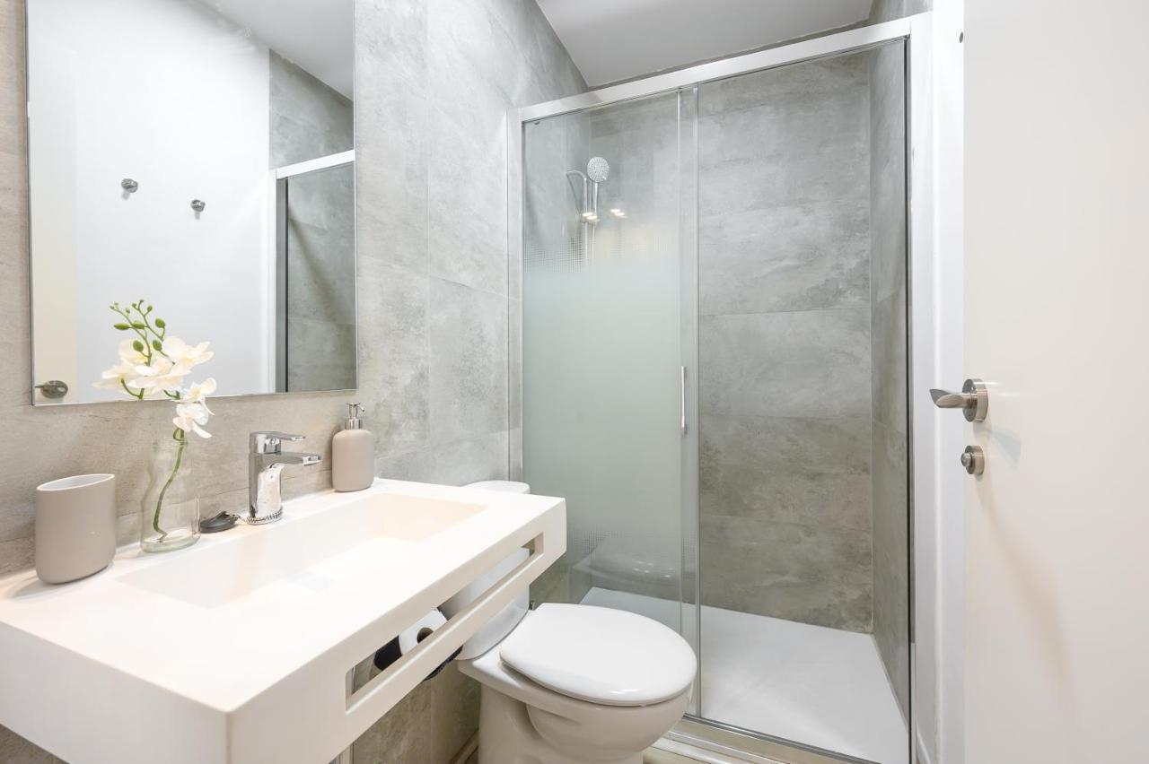 Modern 3 Bedroom, City Center With Patio & High Ceilings By 10Tosea Málaga Eksteriør bilde