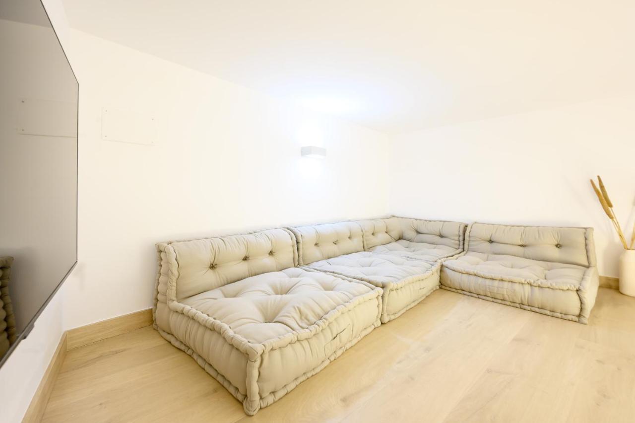 Modern 3 Bedroom, City Center With Patio & High Ceilings By 10Tosea Málaga Eksteriør bilde
