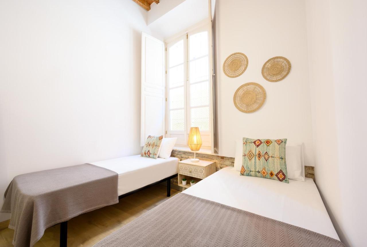 Modern 3 Bedroom, City Center With Patio & High Ceilings By 10Tosea Málaga Eksteriør bilde