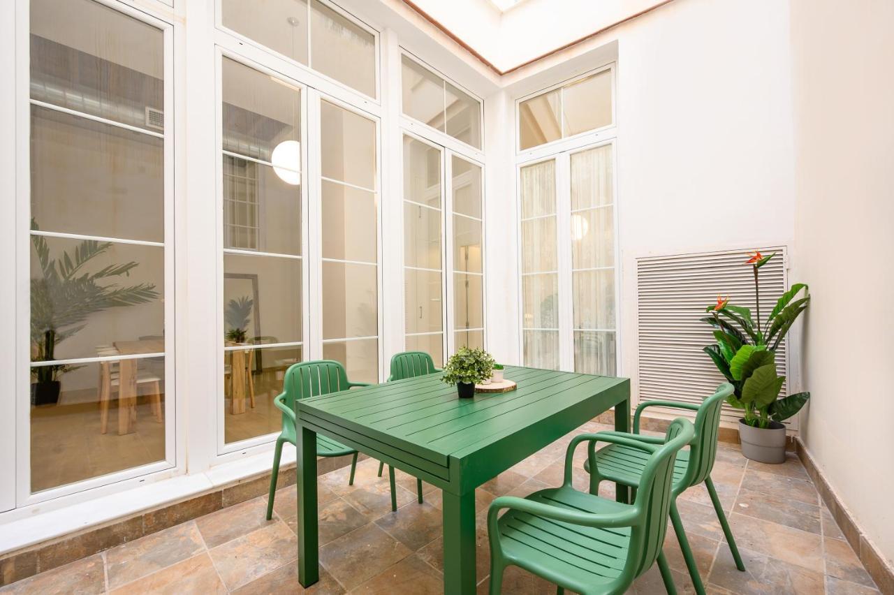 Modern 3 Bedroom, City Center With Patio & High Ceilings By 10Tosea Málaga Eksteriør bilde